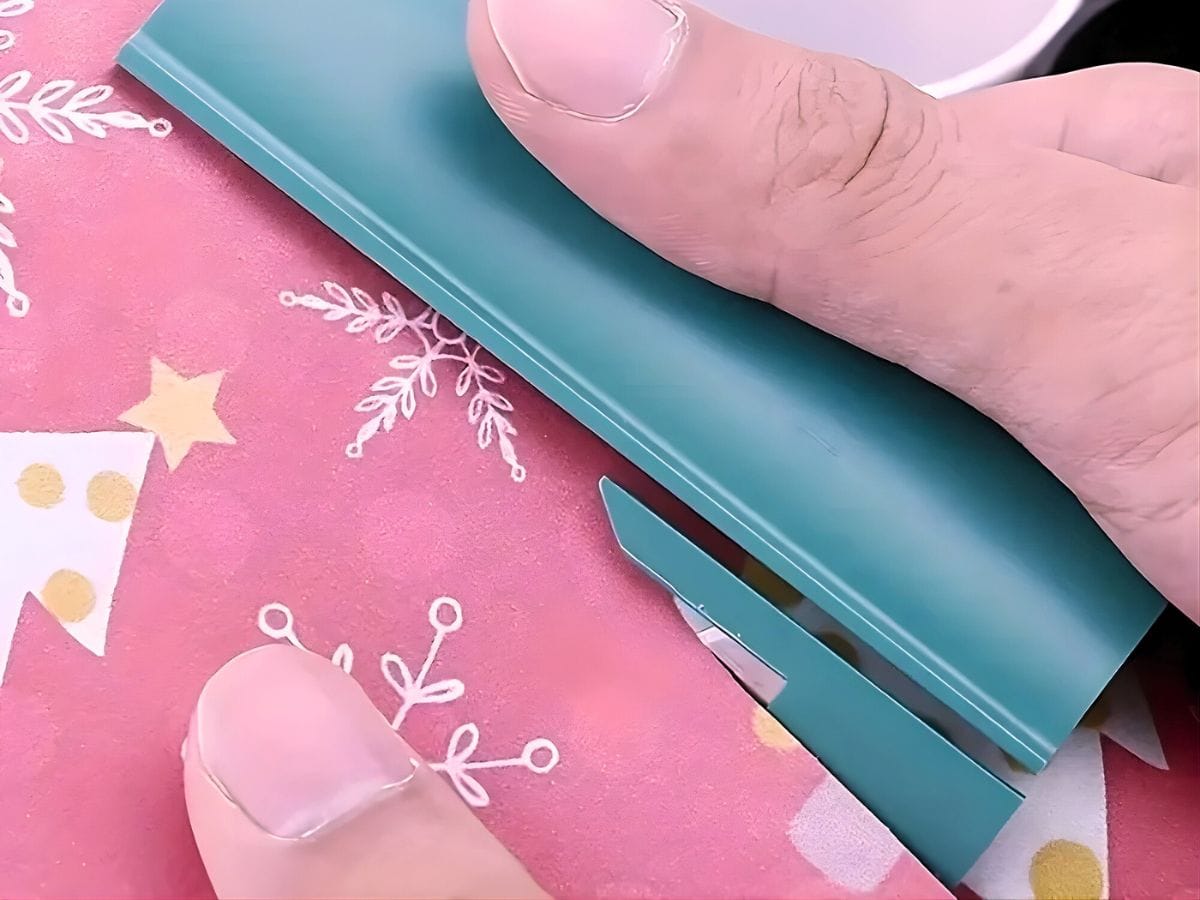 Coupe Papier Cadeau Meta